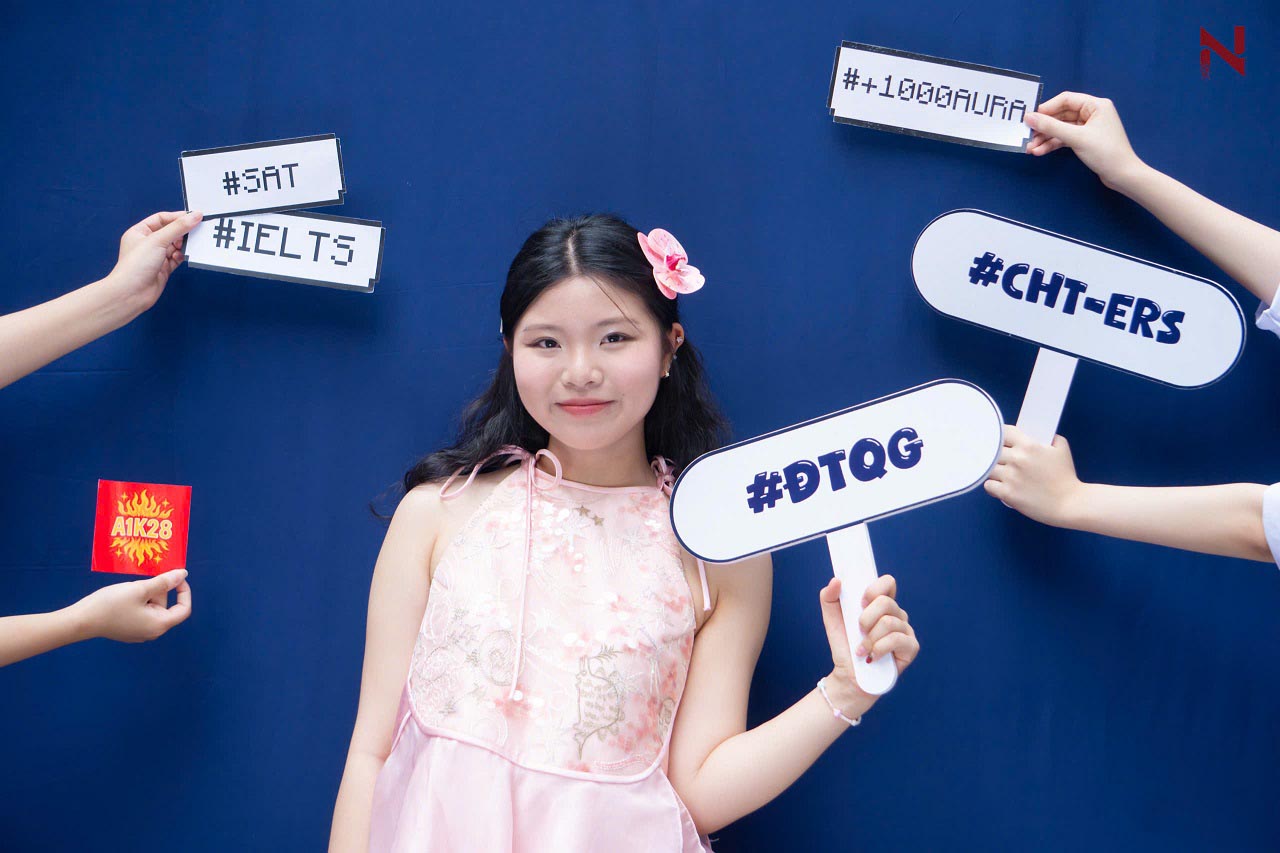 Bạn Trịnh Thị Như Ý tốt nghiệp Trường THPT Chuyên Hà Tĩnh (tỉnh Hà Tĩnh), giành học bổng ASEAN vào Đại học Quản lý Singapore (SMU), ngành Quản trị kinh doanh. SMU là đại học chuyên ngành xếp hạng 21 trên thế giới theo QS 2025.